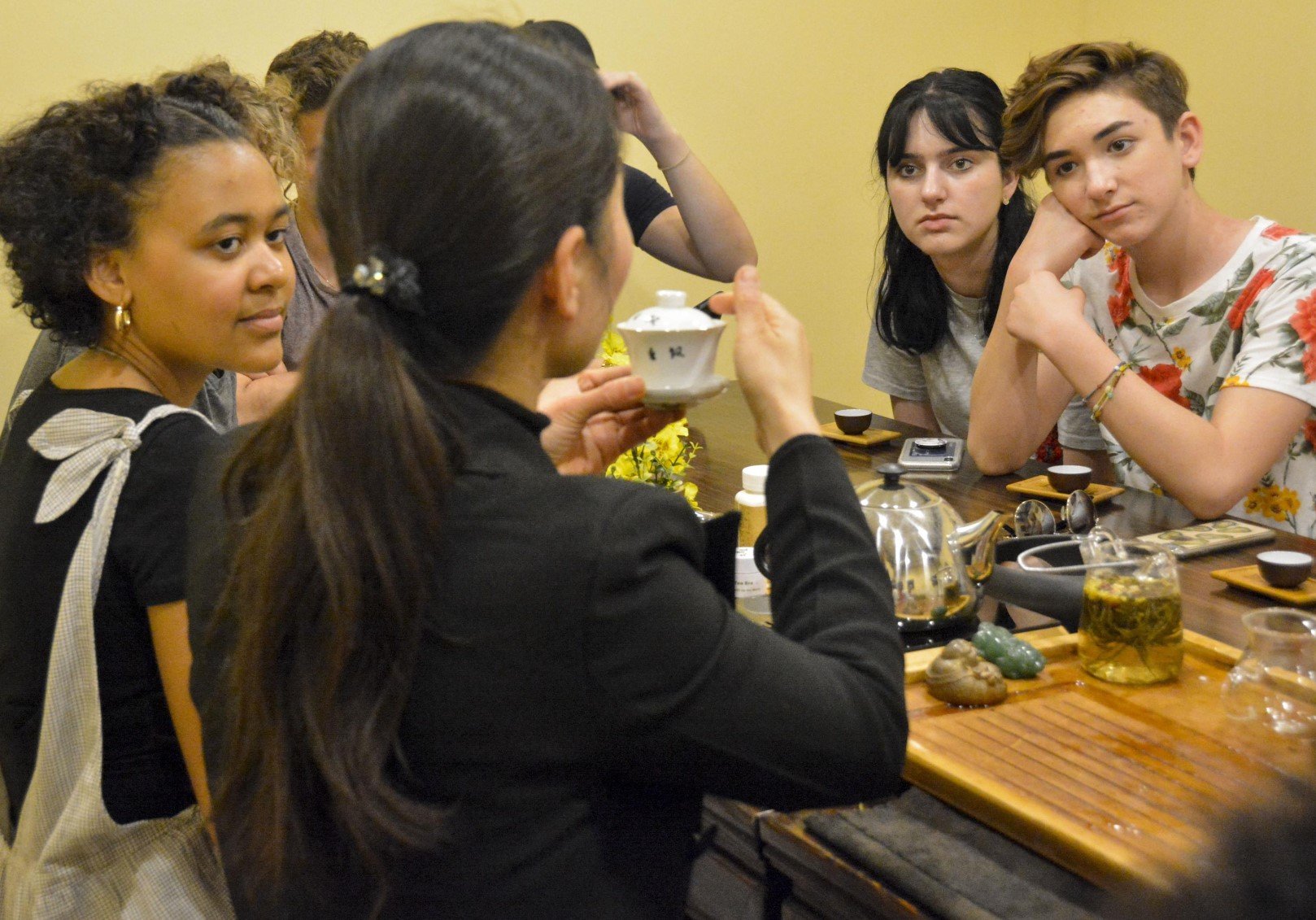 Student Study Tour Group members converse while eating at a table.